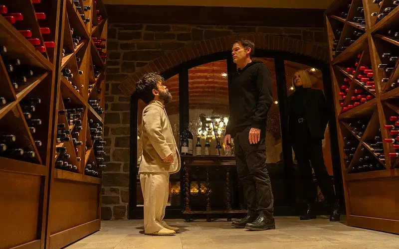 Peter Dinklage e Michael C. Hall em cena da série Dexter: Resurrection