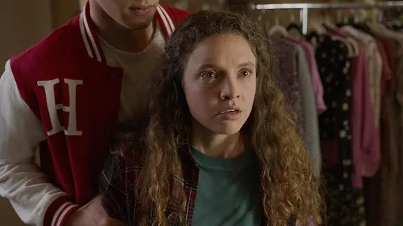 Roubos no Subúrbio (Stealing in Suburbia, 2022, EUA) - Crítica Lifetime