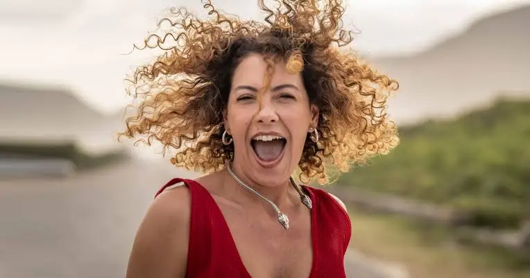 Crítica de Uma Mulher Sem Filtro (2025), estrelado por Fabíula Nascimento - fatos