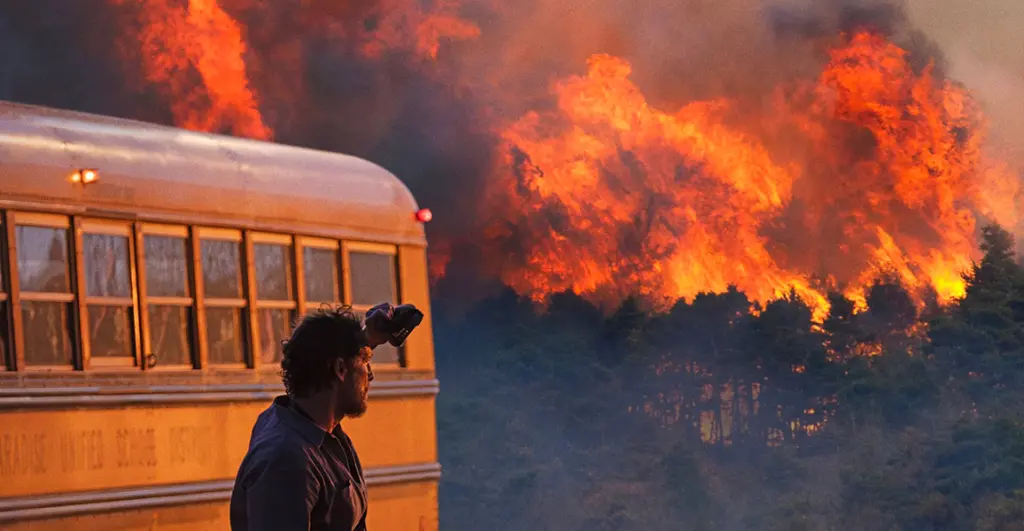 O Ônibus Perdido (The Lost Bus, 2025) estrelado por Matthew McConaughey - crítica do filme do AppleTV+ dirigido por Paul Greengrass