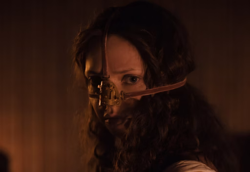 A Meia-Irmã Feia (The Ugly Stepsister, 2025) - Crítica do Filme de Terror dirigido por Emilie Blichfeldt