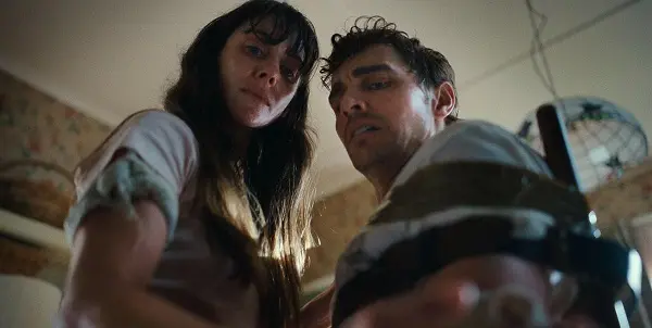 Juntos (Together, 2025) Crítica, fatos e curiosidades do filme de Michael Shanks