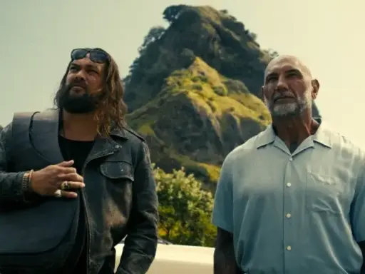 Dupla Perigosa (2026) Crítica do Filme com Jason Momoa e Dave Bautista do Prime Video