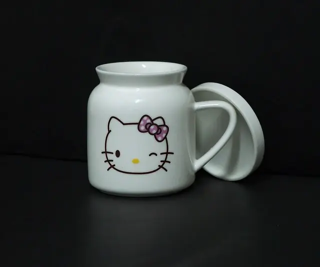 Caneca de Cerâmica com o desenho da Hello Kitty