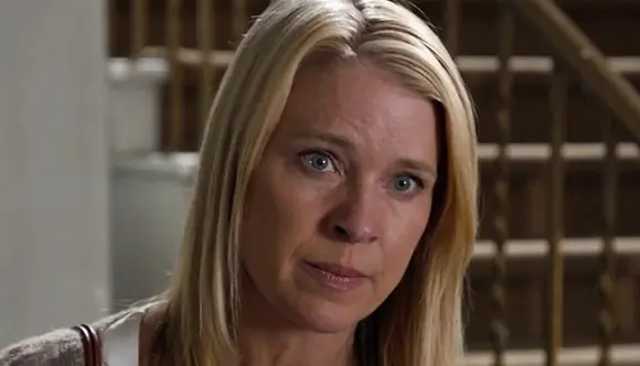 Enquanto Eles Dormiam (2025) - Crítica do Filme do Lifetime Movies