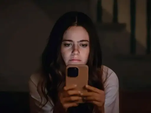 Oi, Sumido! (2025) - Crítica e Fatos do Filme de Sophie Brooks e Molly Gordon disponível na HBO Max