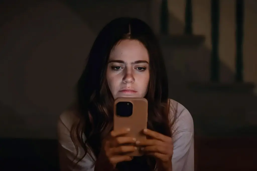 Oi, Sumido! (2025) - Crítica e Fatos do Filme de Sophie Brooks e Molly Gordon disponível na HBO Max