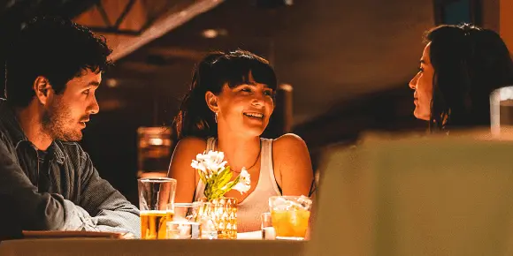 Entre Nós (The Threesome, 2025) - Crítica e Fatos do Filme do Prime Video