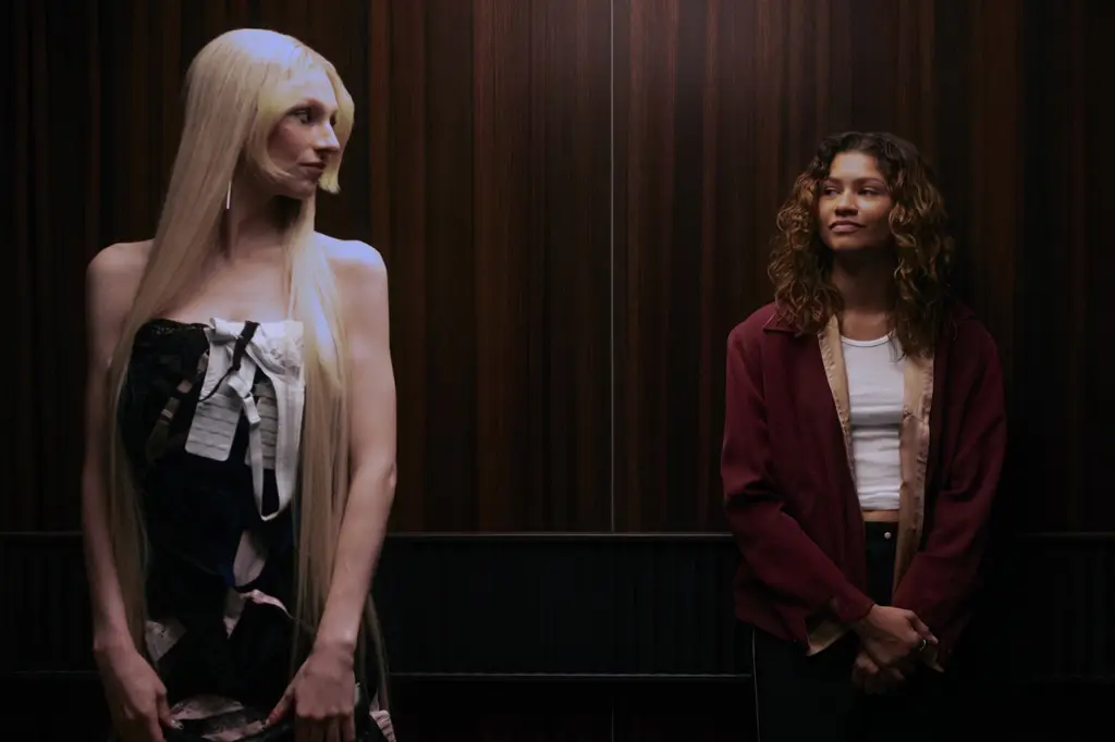 Euphoria - 3ª Temporada, Jules e Rue no Episódio 2