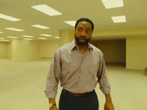 Backrooms Um Não-Lugar (2026) - Crítica e Fatos do Filme de Terror
