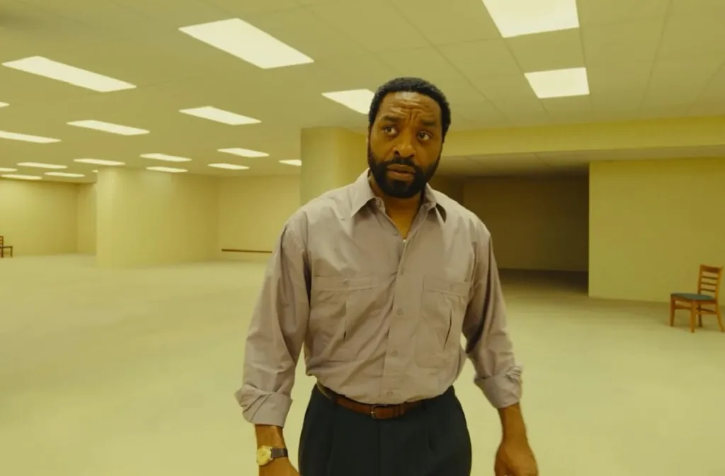 Backrooms Um Não-Lugar (2026) - Crítica e Fatos do Filme de Terror