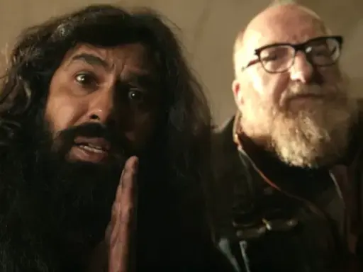 Raj no Episódio 1 da série Stuart Não Consegue Salvar o Universo, Derivado de The Big Bang Theory no HBO Max