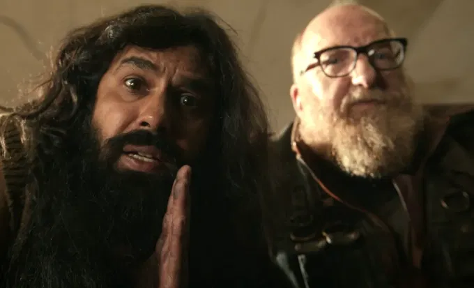 Raj no Episódio 1 da série Stuart Não Consegue Salvar o Universo, Derivado de The Big Bang Theory no HBO Max