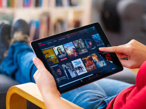 Estudo revela os serviços de streaming mais pesquisados no Google pelos brasileiros