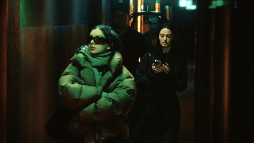 The Moment (2026) Crítica do Filme de Aidan Zamiri com Charli XCX