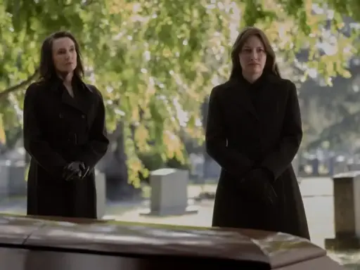 Amie Mackenzie (Carol Ferris) e Kelly Macdonald em Lanternas