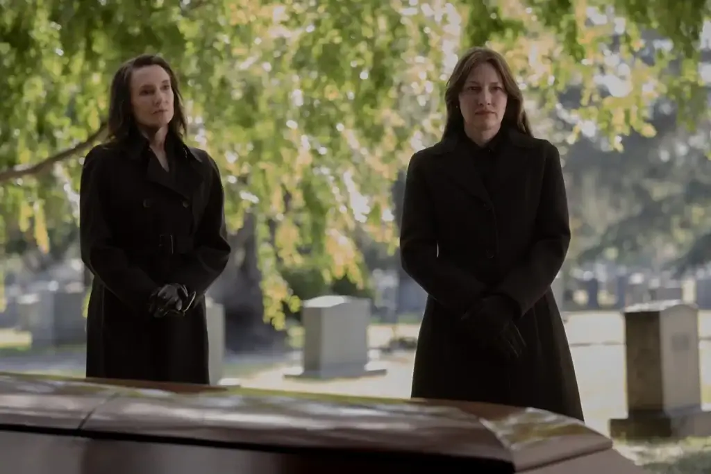 Amie Mackenzie e Kelly Macdonald em Lanternas