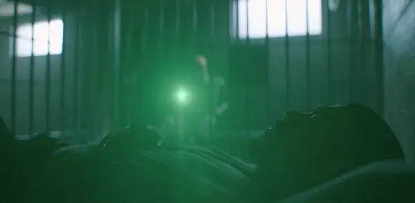 aparição de Guy Gardner (Nathan Fillion) na série Lanternas - episódio 6